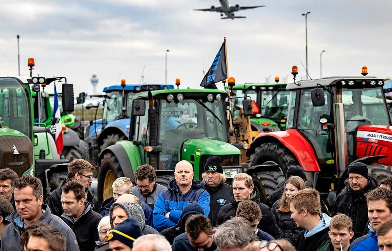 Dutch Farmers Protest As Government Tries To Slaughter 30% Of Their Livestock To Meet Climate Goals. UPDATE: Police Beat Protestors With Batons As Fight Continues